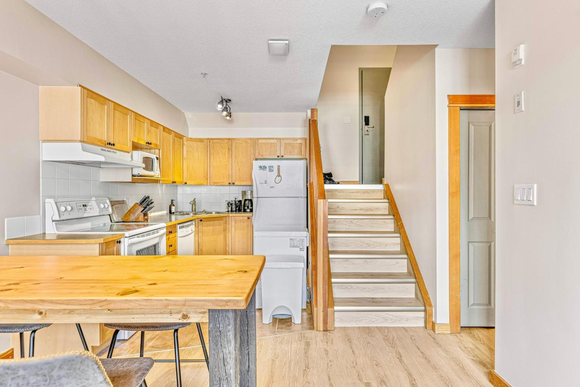 Canmore Mountain View Loft Apartment Heated Outdoor Pool Екстер'єр фото