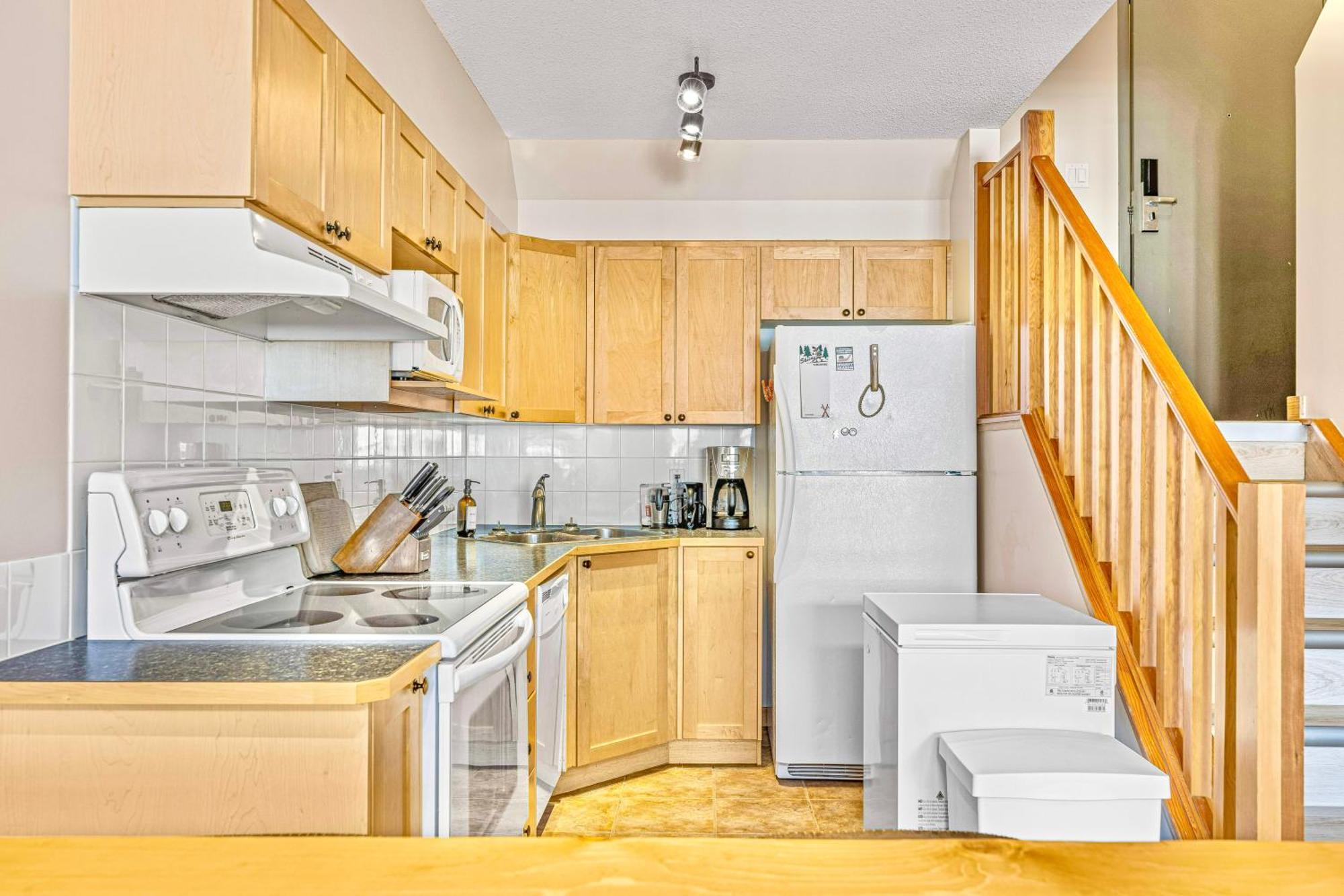 Canmore Mountain View Loft Apartment Heated Outdoor Pool Екстер'єр фото
