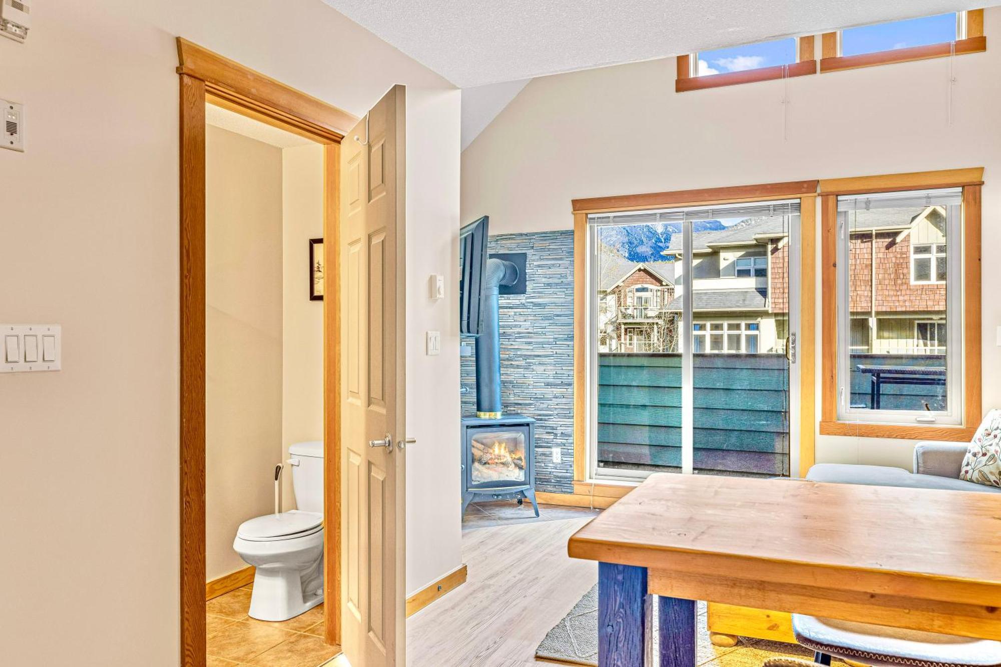 Canmore Mountain View Loft Apartment Heated Outdoor Pool Екстер'єр фото