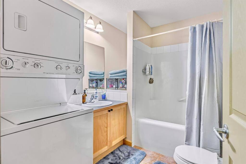 Canmore Mountain View Loft Apartment Heated Outdoor Pool Екстер'єр фото